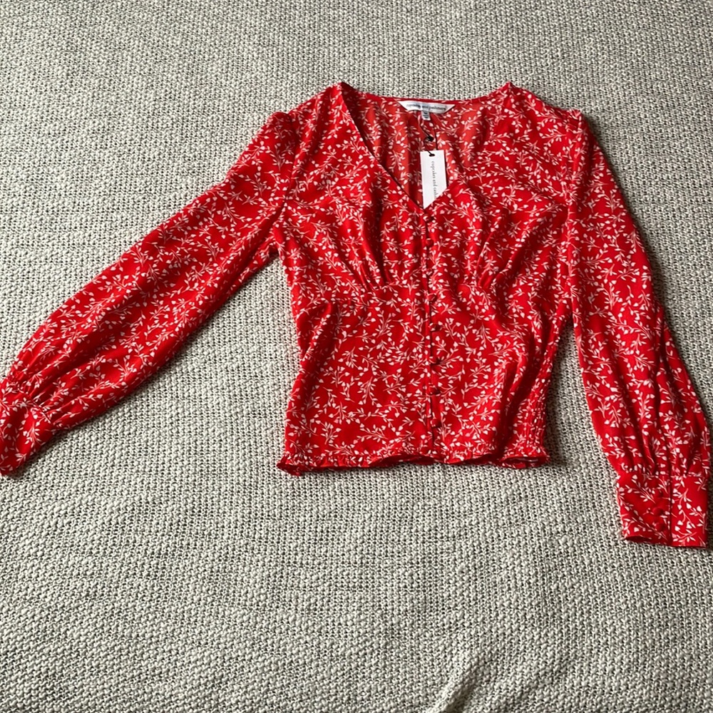 Cupcakes and Cashmere Portia Red Hot Crop. Size M.